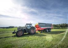 Silážní přívěsy Pöttinger Jumbo 8380 DB