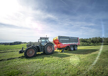 Silážní přívěsy Pöttinger Jumbo 8400