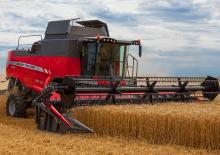 Sklízecí mlátičky Massey Ferguson Beta 7370