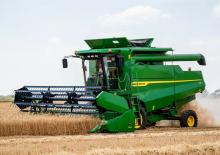 Sklízecí mlátičky John Deere C1 200