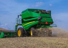 Sklízecí mlátičky John Deere S440 
