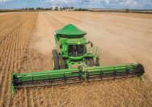 Sklízecí mlátičky John Deere S780