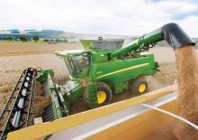 Sklízecí mlátičky John Deere T 670 i