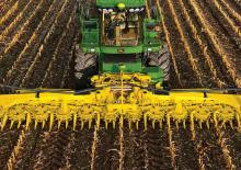 Sklízecí mlátičky žací hlavice na kukuřici John Deere 390plus