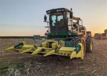 Sklízecí mlátičky žací hlavice na kukuřici John Deere 445