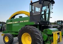 Sklízecí řezačky - pohon na 2 kola John Deere 6910