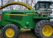 Sklízecí řezačky - pohon na 2 kola John Deere 7400
