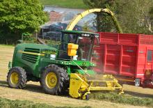 Sklízecí řezačky - pohon na 2 kola John Deere 7700