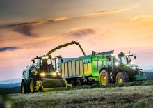 Sklízecí řezačky - pohon na 4 kola John Deere 8400 