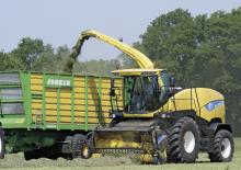 Sklízecí řezačky - pohon na 4 kola New Holland FR 9060