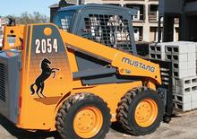 Smykem řízené nakladače Mustang 2054 B