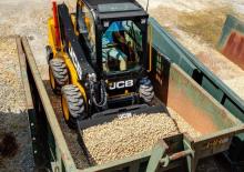 Smykem řízené nakladače JCB 250