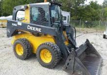 Smykem řízené nakladače John Deere Construction 326D