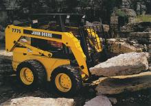 Smykem řízené nakladače John Deere Construction 6675