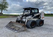 Smykem řízené nakladače Bobcat 853