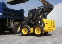 Smykem řízené nakladače New Holland LS 150