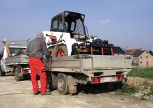 Smykem řízené nakladače Bobcat S100