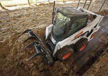 Smykem řízené nakladače Bobcat S590