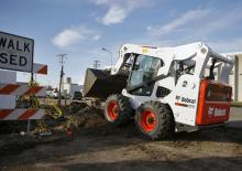 Smykem řízené nakladače Bobcat S770