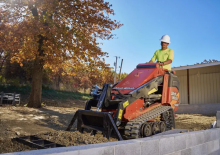 Smykem řízené nakladače Ditch Witch SK1000