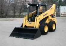 Smykem řízené nakladače Komatsu SK1026-5 turbo