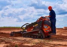 Smykem řízené nakladače Ditch Witch SK1750