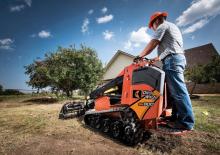 Smykem řízené nakladače Ditch Witch SK800