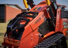 Smykem řízené nakladače Ditch Witch SK900