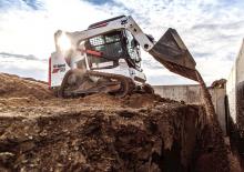 Smykem řízené nakladače Bobcat T 590