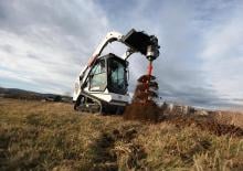 Smykem řízené nakladače Bobcat T450