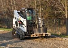 Smykem řízené nakladače Bobcat T590