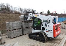 Smykem řízené nakladače Bobcat T590