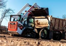 Smykem řízené nakladače Bobcat T76