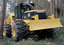 Speciální lesní traktory Caterpillar 515
