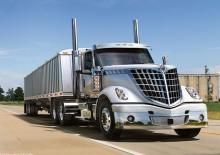 Tahače International LoneStar 132 Sky-Rise Sleeper Cummins X15