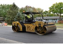 Tandemové vibrační válce Caterpillar CB15