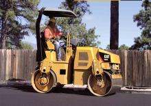 Tandemové vibrační válce Caterpillar CB22