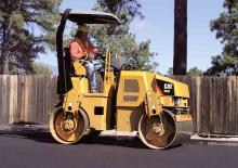 Tandemové vibrační válce Caterpillar CB24