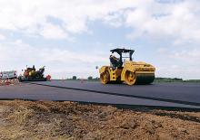 Tandemové vibrační válce Caterpillar CB64