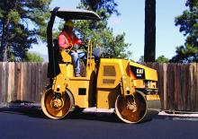 Tandemové vibrační válce Caterpillar CC24