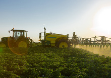 Tažené postřikovače John Deere 732
