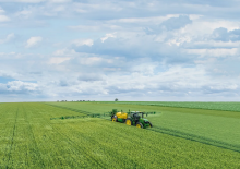Tažené postřikovače John Deere M732i