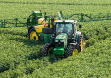 Tažené postřikovače John Deere M952i