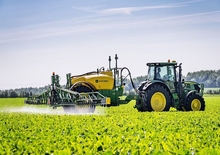 Tažené postřikovače John Deere R732i