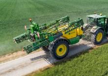 Tažené postřikovače John Deere R740i 