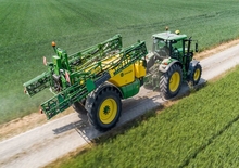 Tažené postřikovače John Deere R740i