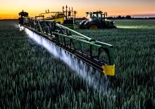 Tažené postřikovače John Deere R944i