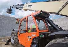 Teleskopické manipulátory JLG 1255