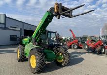 Teleskopické manipulátory John Deere 3220