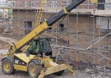 Teleskopické manipulátory Caterpillar TH 82